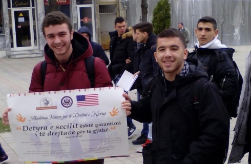 Se bashku per te drejtat e njeriut – Aktivitet me nxenes te shkolles “Raqi Qirinxhi” ne Korçe